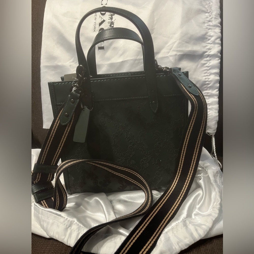 NWT Coach Field 22 Tote Carriage